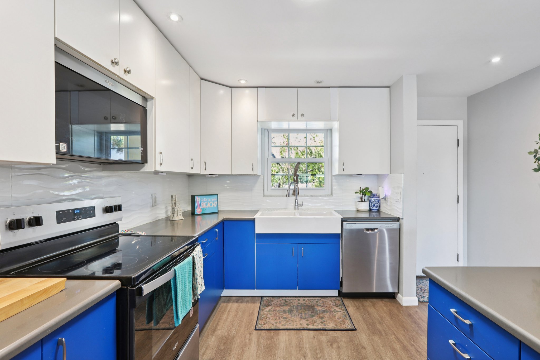 13th Ave N 210-L1704-039.jpg