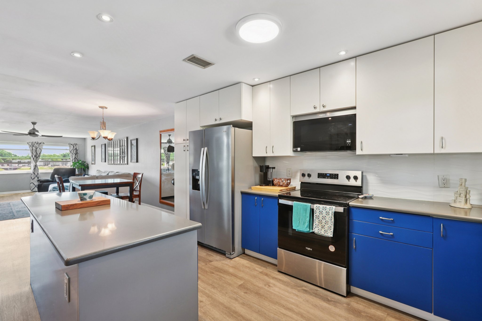 13th Ave N 210-L1704-040.jpg