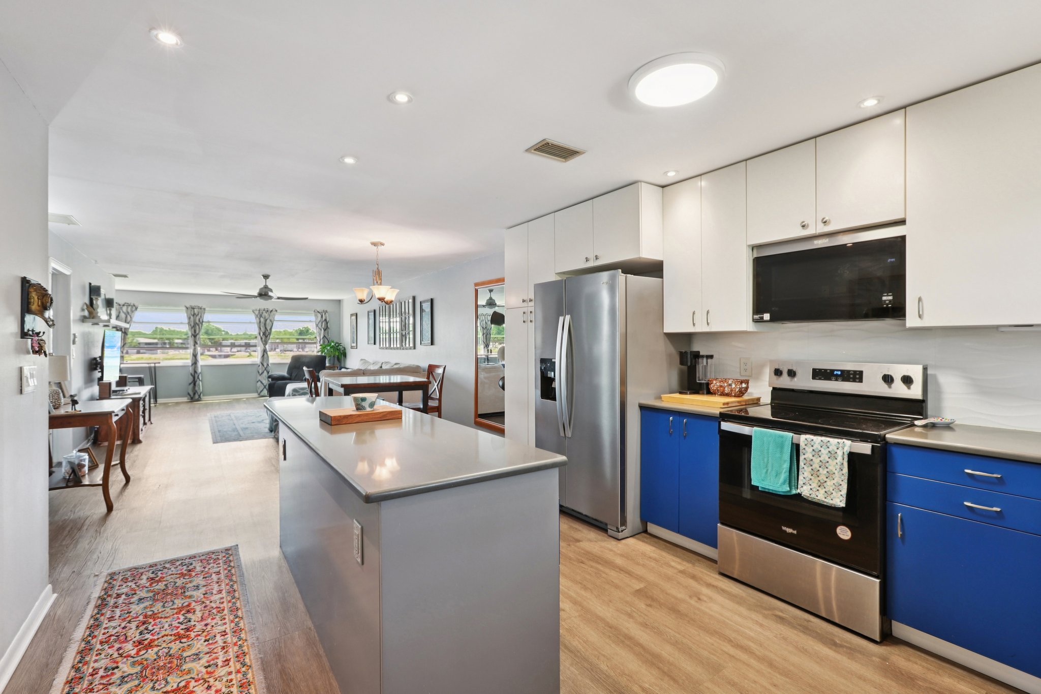 13th Ave N 210-L1704-041.jpg