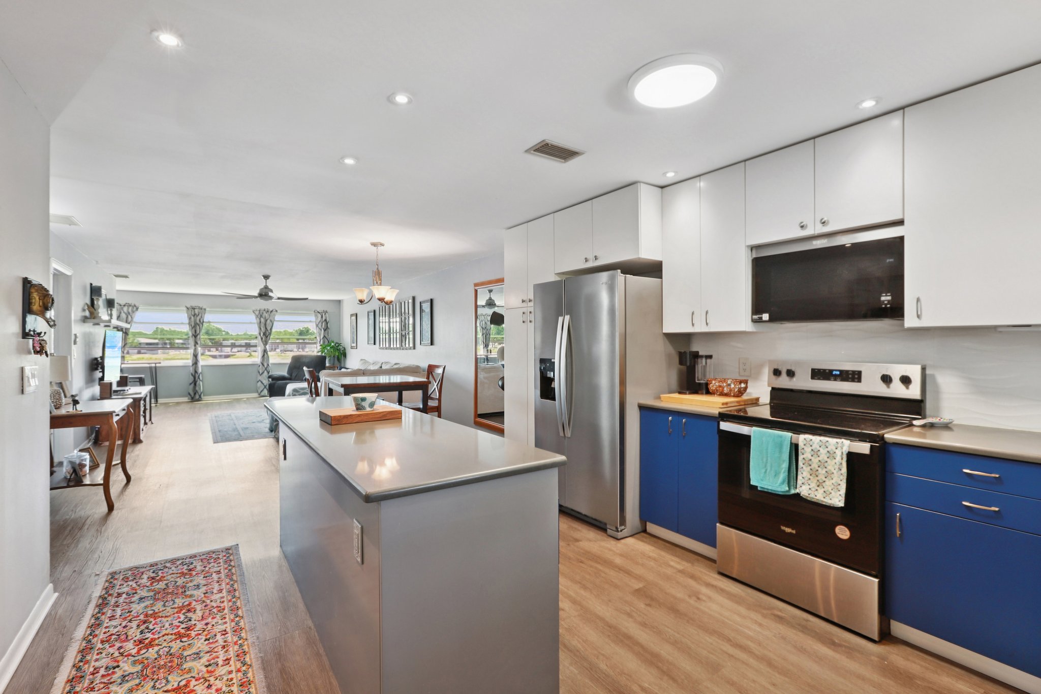 13th Ave N 210-L1704-043.jpg