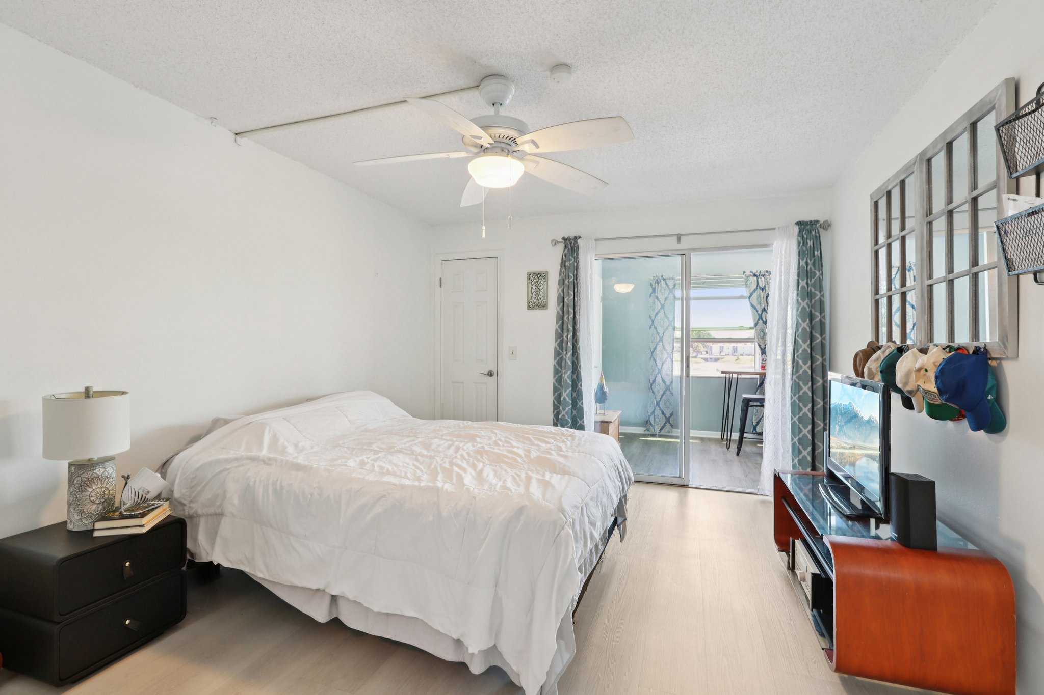 13th Ave N 210-L1704-045.jpg