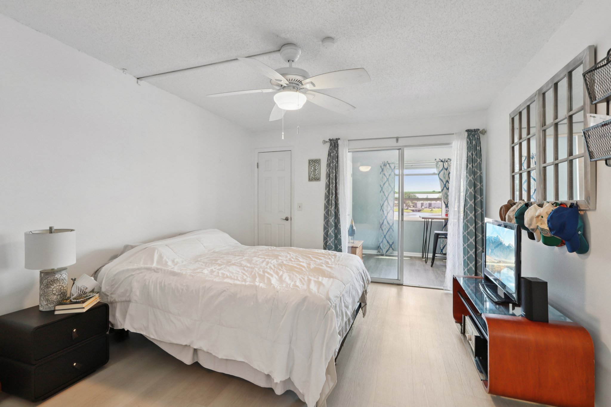 13th Ave N 210-L1704-047.jpg