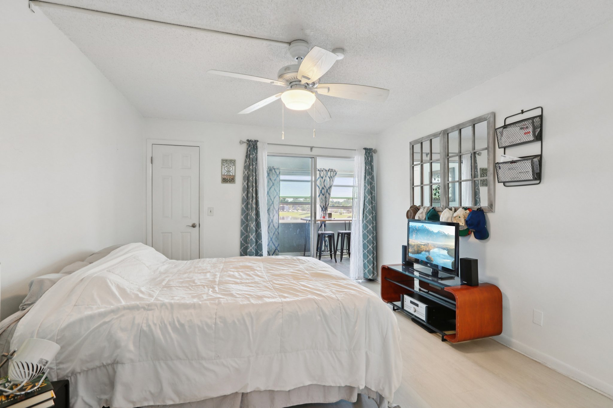 13th Ave N 210-L1704-048.jpg