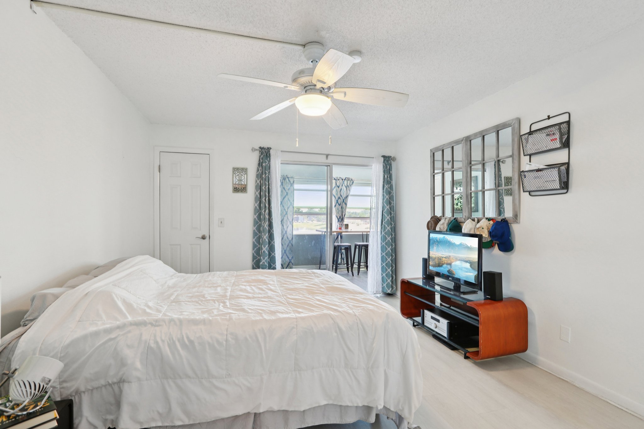 13th Ave N 210-L1704-050.jpg