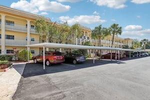 13th Ave N 210-L1704-002.jpg