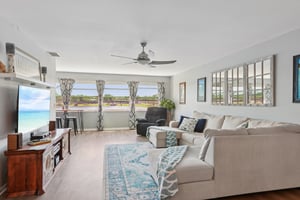 13th Ave N 210-L1704-009.jpg