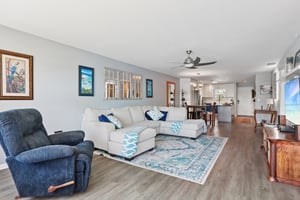 13th Ave N 210-L1704-018.jpg