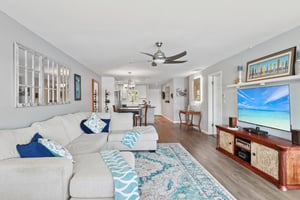 13th Ave N 210-L1704-019.jpg