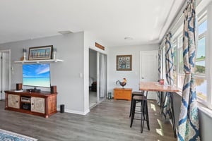 13th Ave N 210-L1704-027.jpg