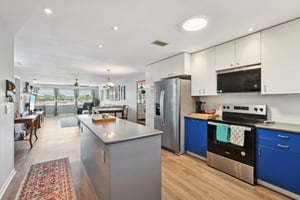 13th Ave N 210-L1704-041.jpg