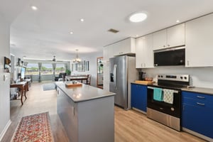 13th Ave N 210-L1704-042.jpg