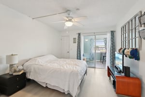 13th Ave N 210-L1704-046.jpg