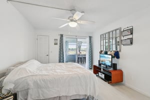 13th Ave N 210-L1704-049.jpg