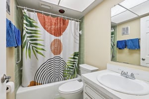 13th Ave N 210-L1704-053.jpg