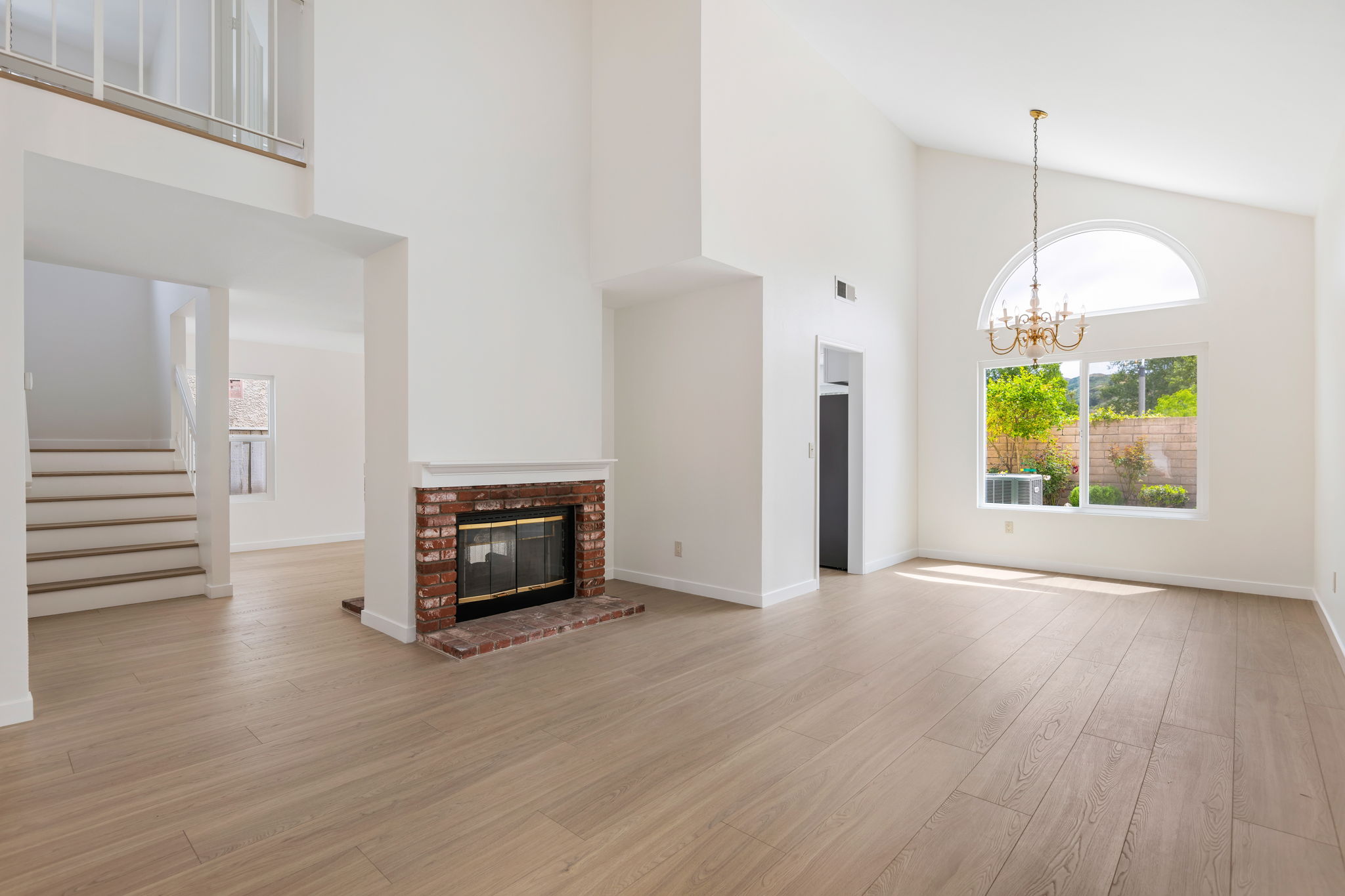 06-Living Room & Dining