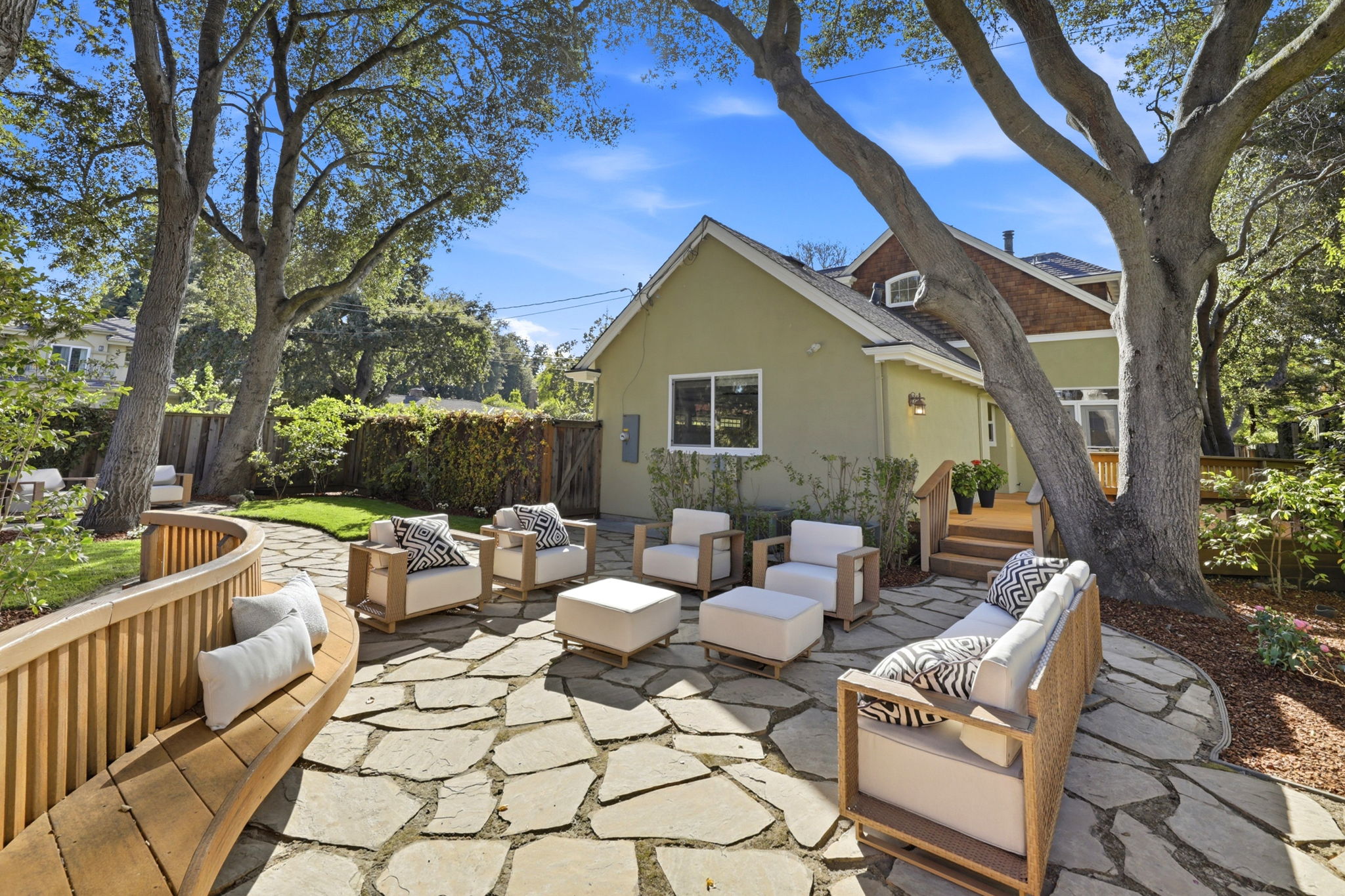 043_F8_3855 Magnolia Dr