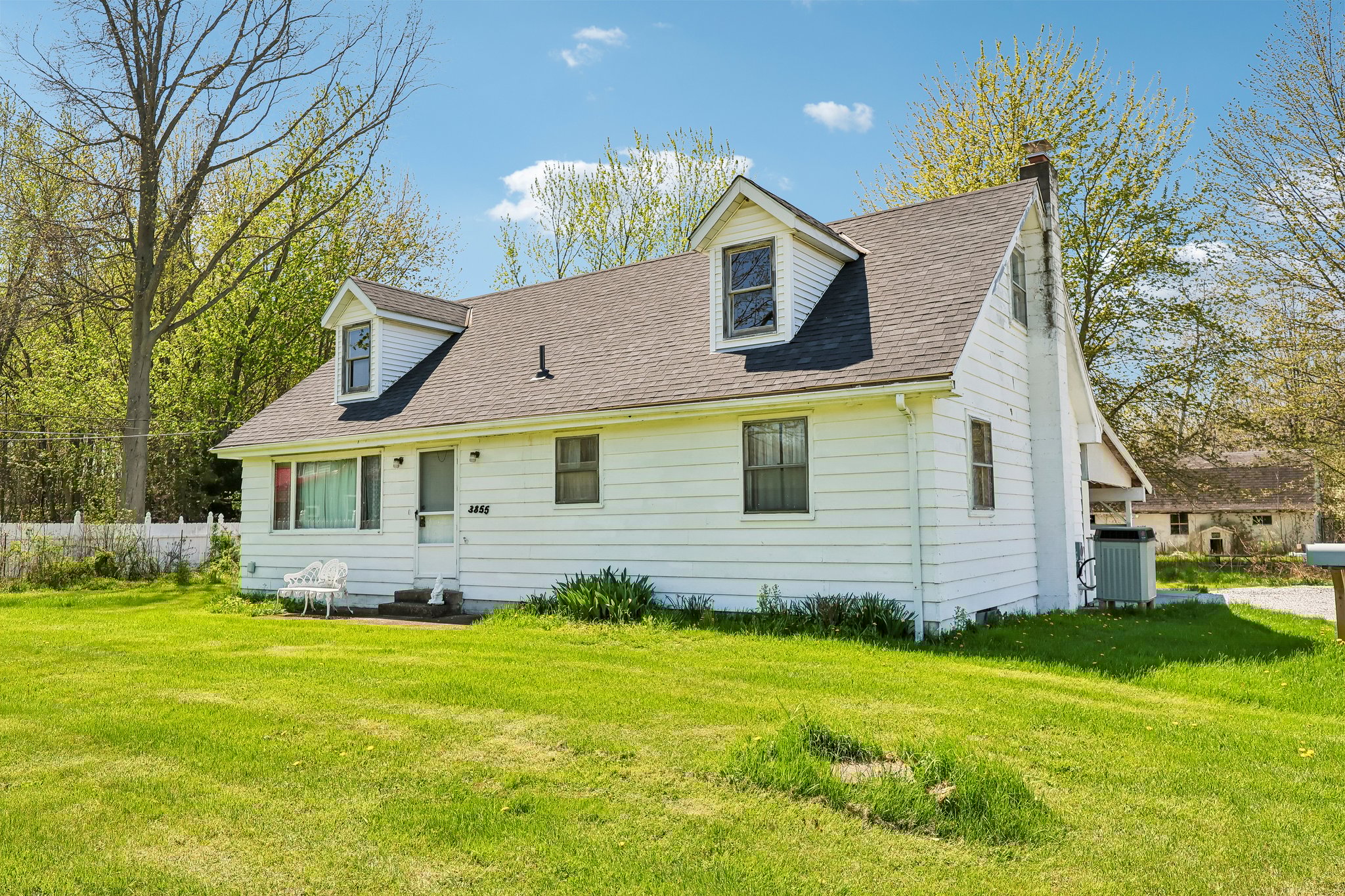 N Broadway-S2304-002.jpg