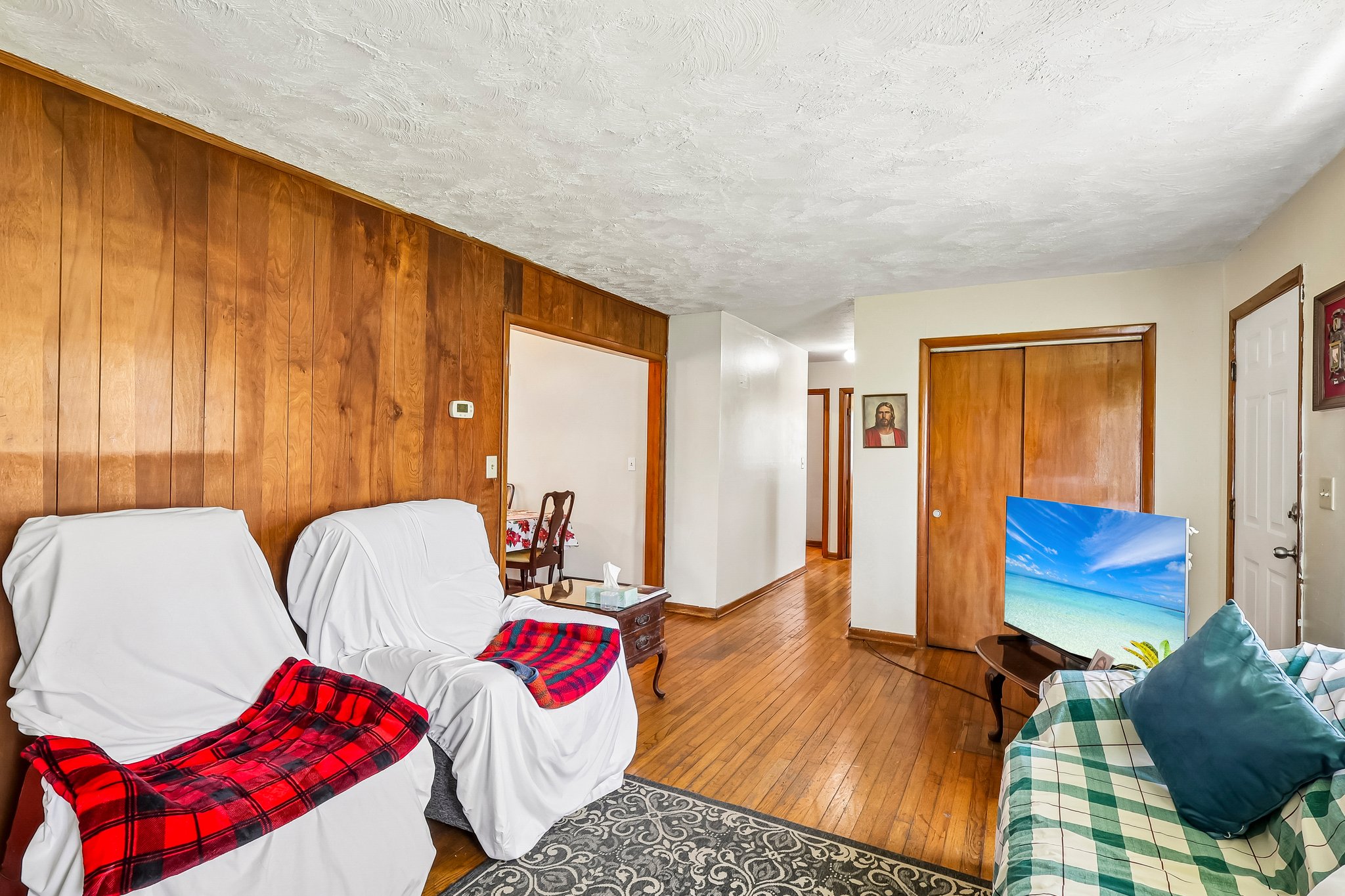 N Broadway-S2304-004.jpg