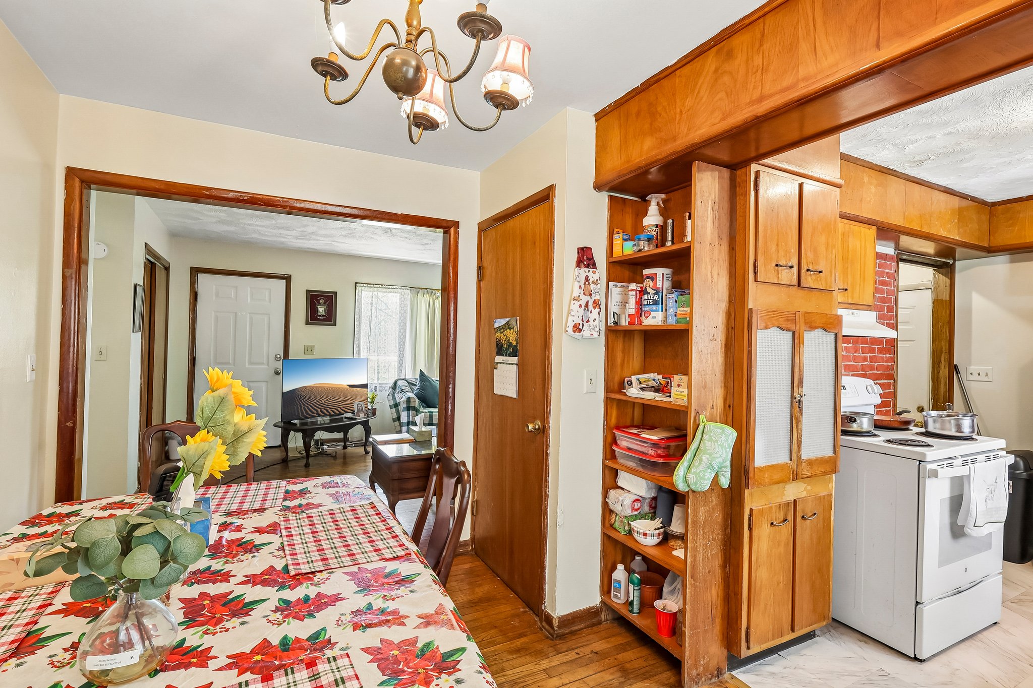 N Broadway-S2304-010.jpg