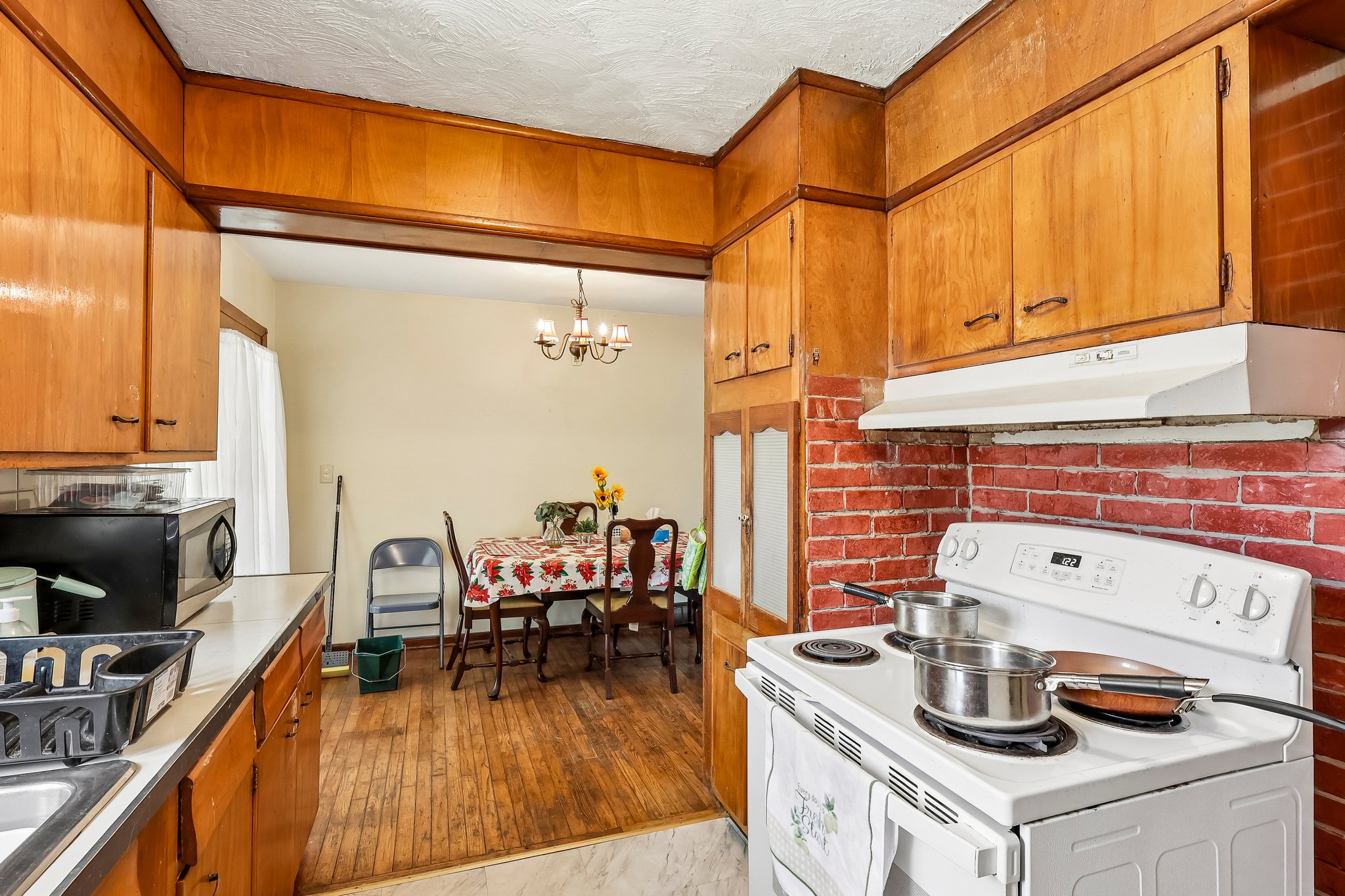 N Broadway-S2304-011.jpg