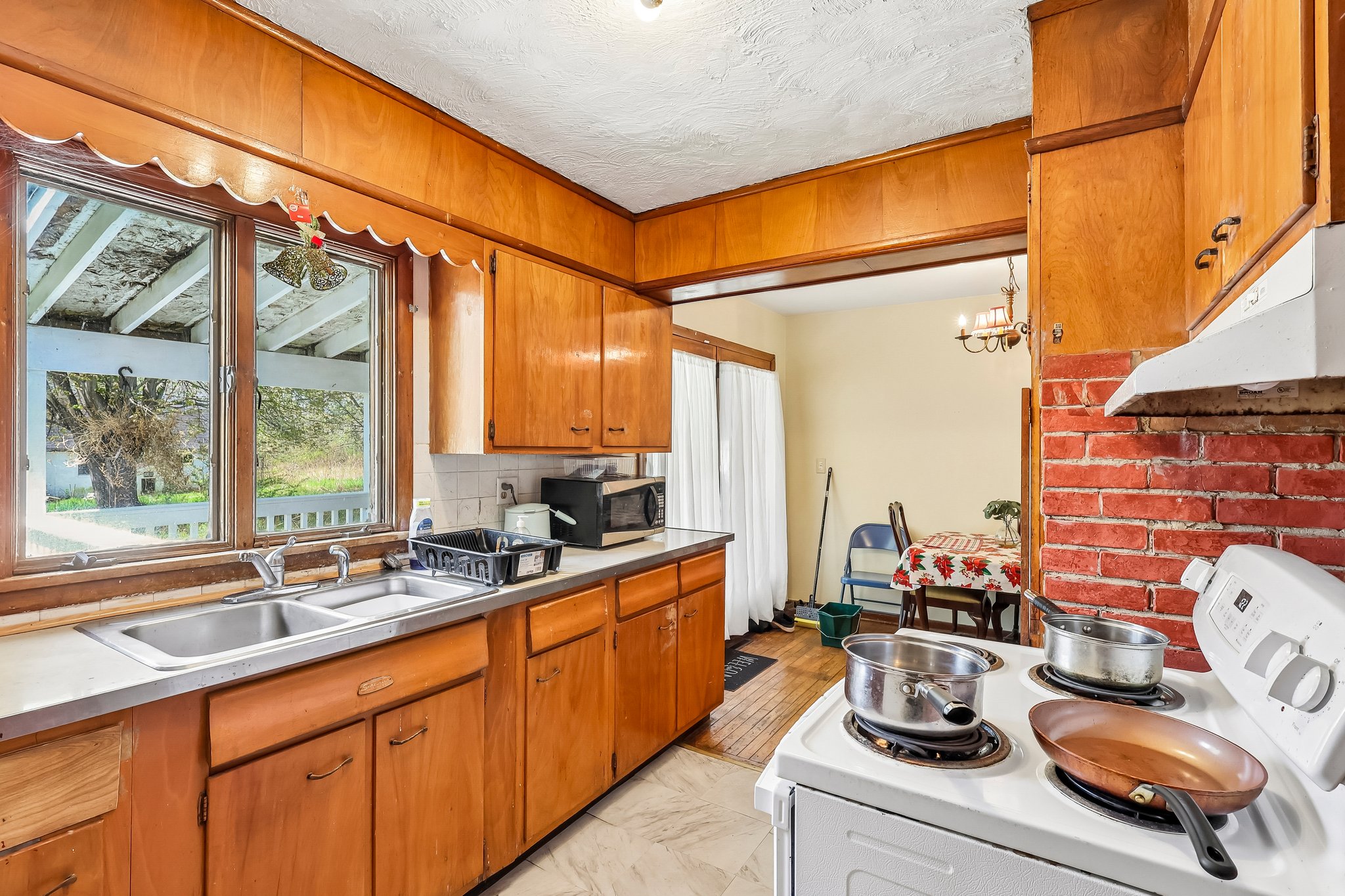 N Broadway-S2304-012.jpg