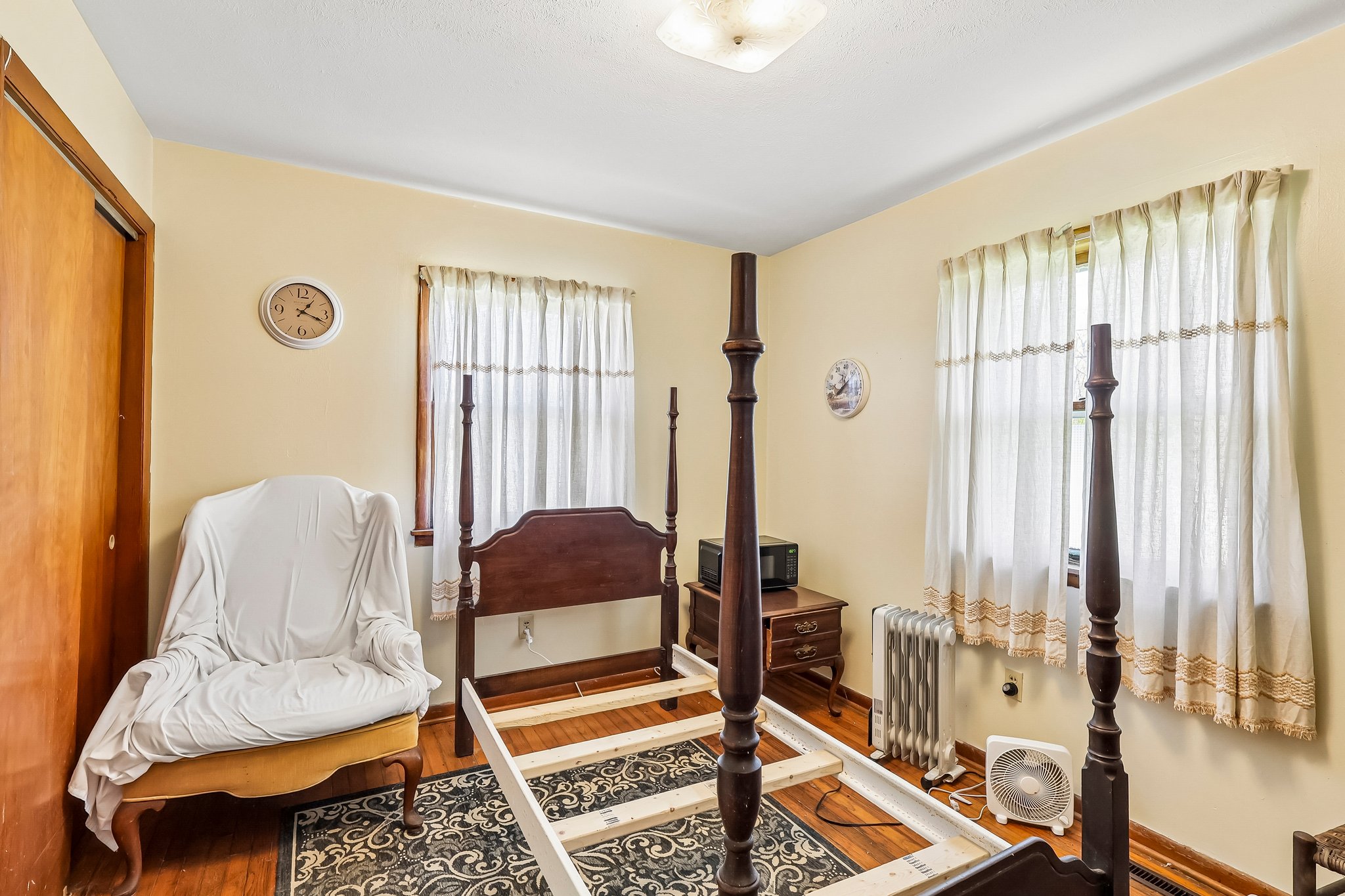 N Broadway-S2304-016.jpg