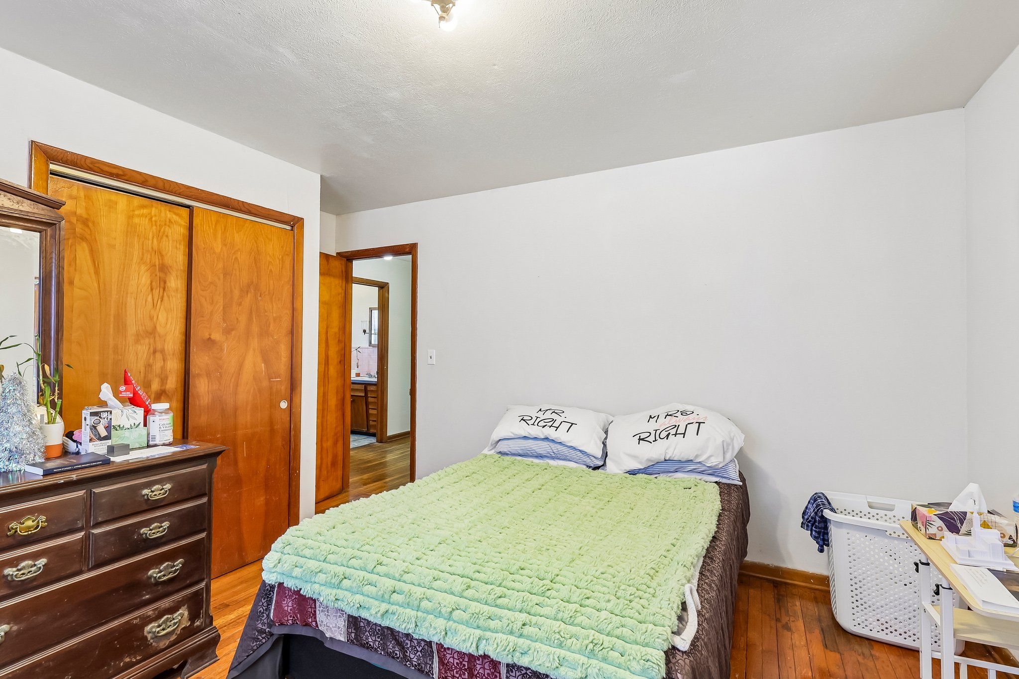 N Broadway-S2304-020.jpg