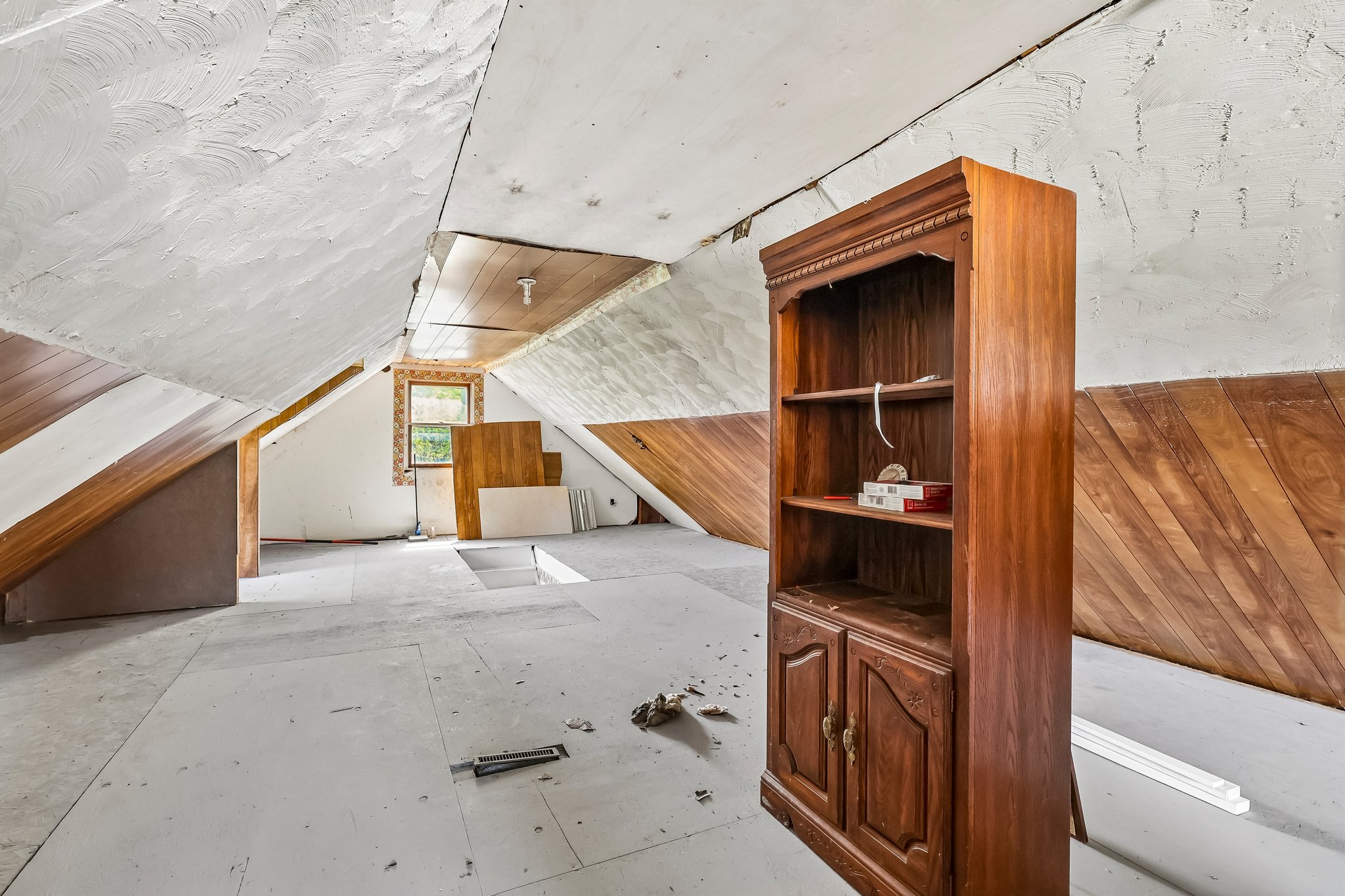 N Broadway-S2304-027.jpg