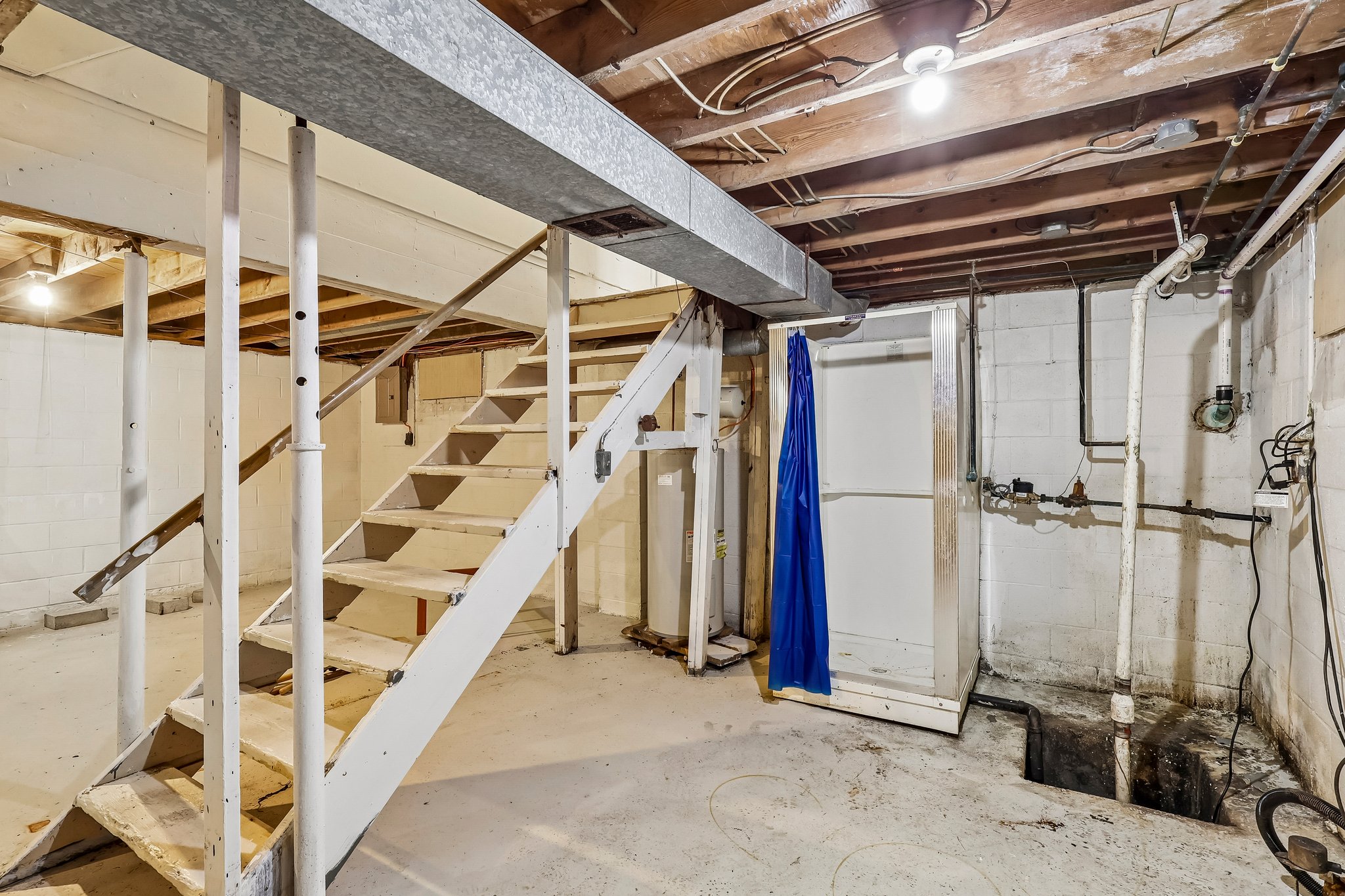 N Broadway-S2304-031.jpg