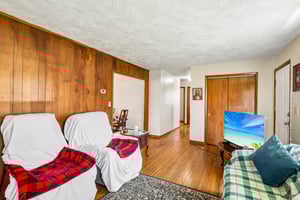 N Broadway-S2304-004.jpg