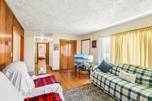 N Broadway-S2304-005.jpg