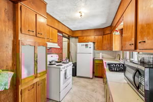 N Broadway-S2304-013.jpg