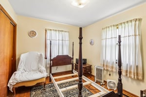 N Broadway-S2304-016.jpg