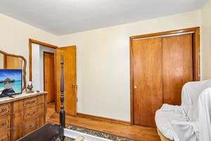 N Broadway-S2304-017.jpg