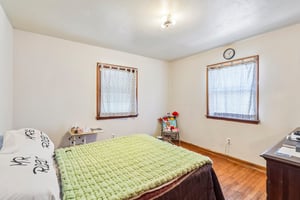 N Broadway-S2304-018.jpg