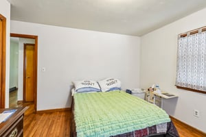 N Broadway-S2304-019.jpg