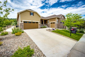Enjoy 3 Car Garage Bays & Extra Parking