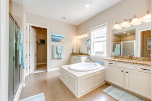 Primary 5 Piece Bathroom w Walk-In Closet