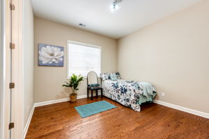Secondary Bedroom w Jack-n-Jill Bathroom