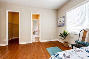 Secondary Bedroom w Walk-In & Jack-n-Jill Bath