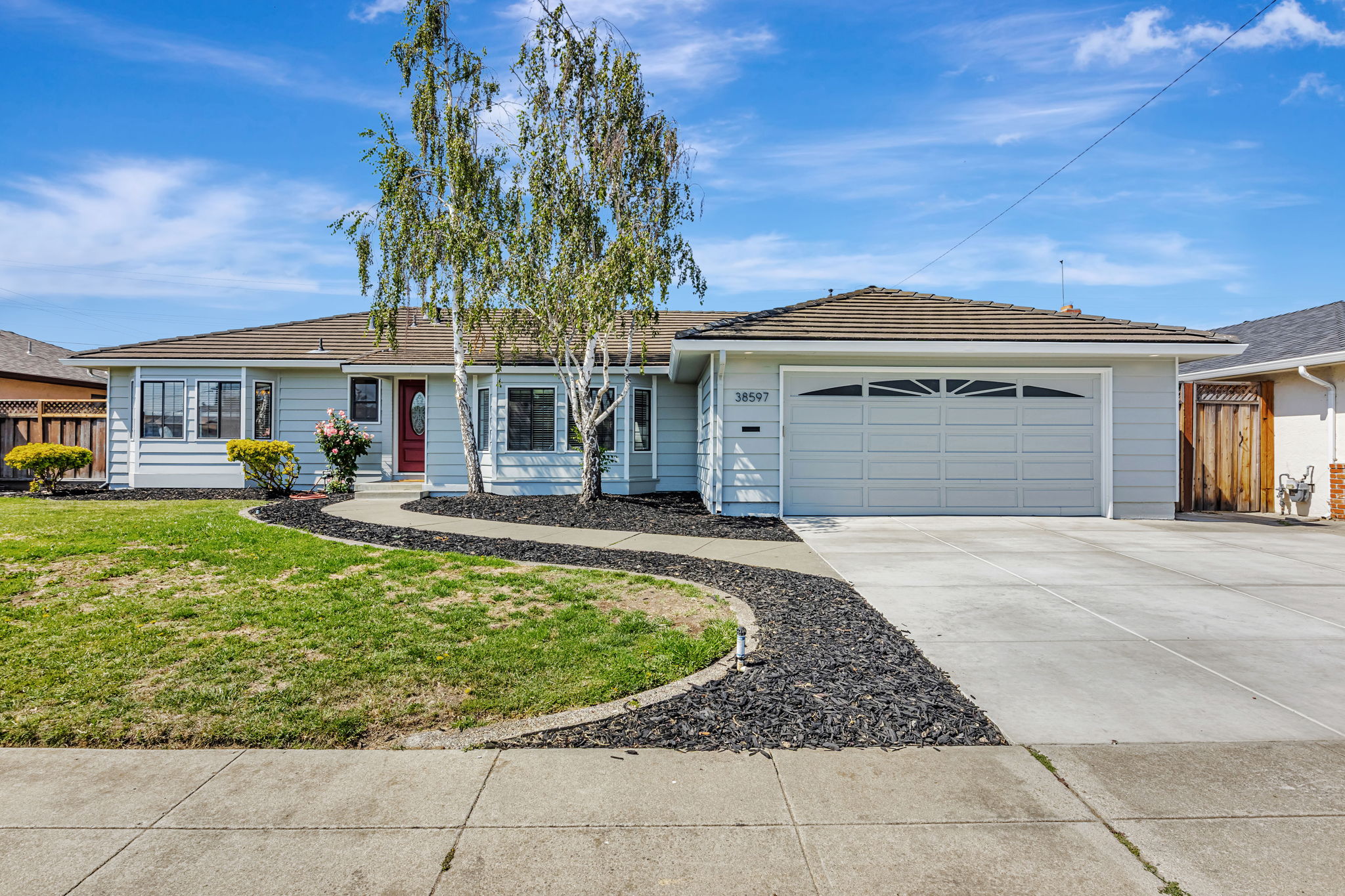 001_38597 Farwell Dr