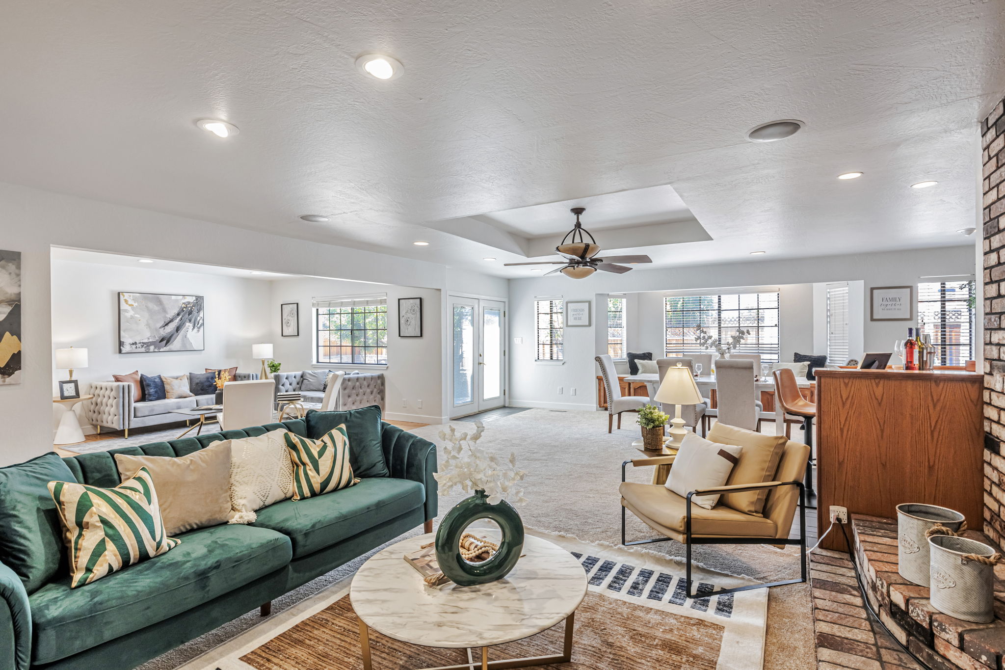012_38597 Farwell Dr