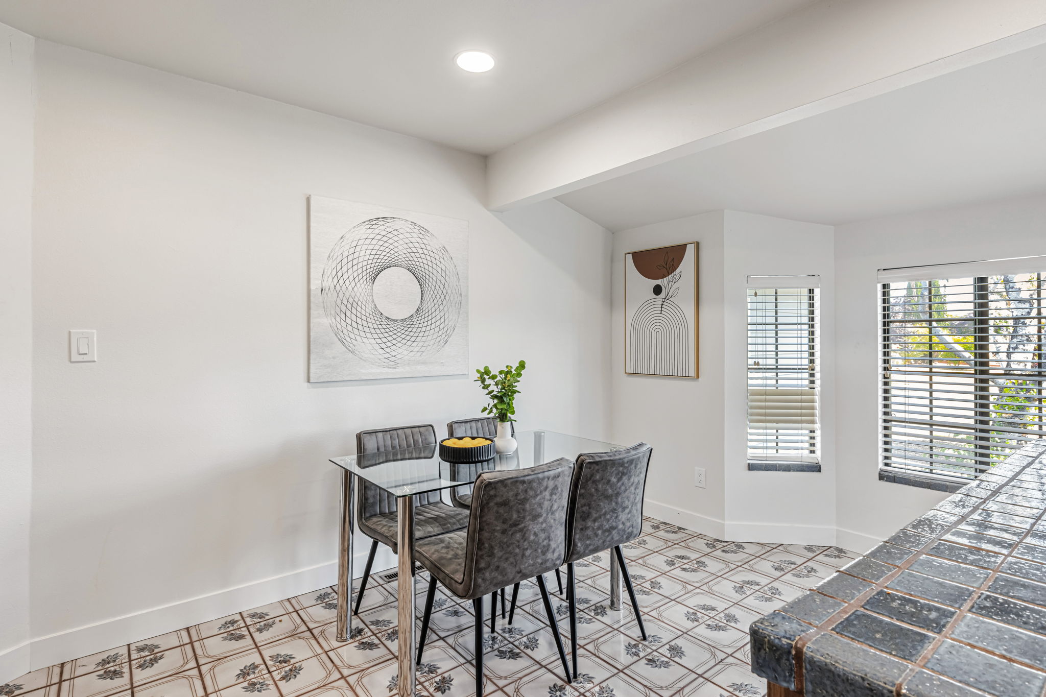 022_38597 Farwell Dr