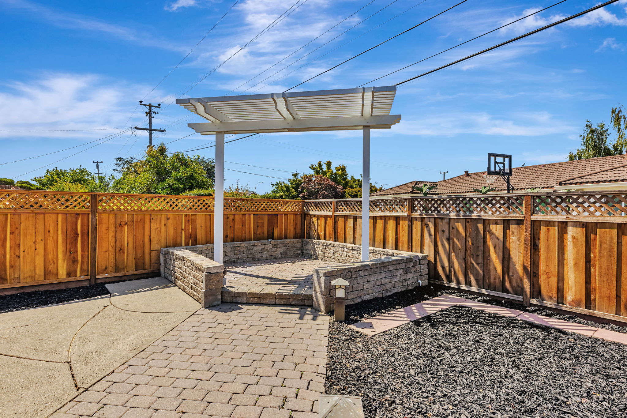 041_38597 Farwell Dr