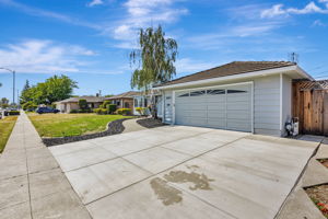003_38597 Farwell Dr