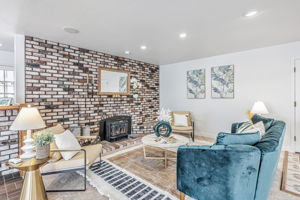 010_38597 Farwell Dr