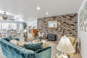 011_38597 Farwell Dr