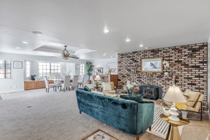 013_38597 Farwell Dr