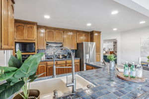 018_38597 Farwell Dr