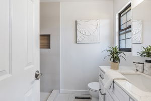 036_38597 Farwell Dr